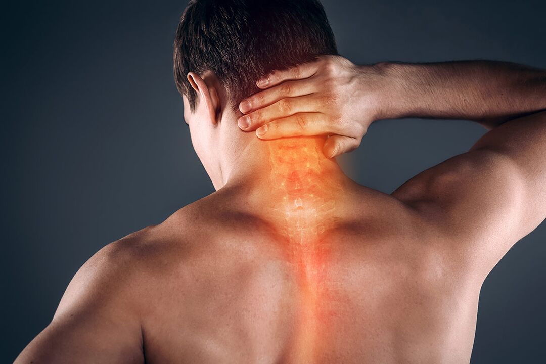 Osteocondrose da coluna cervical em um homem